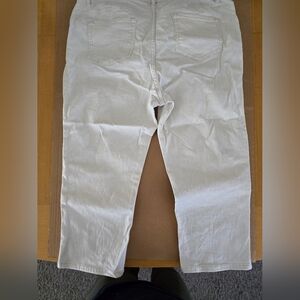 Lee Women's Cropped Jeans in Cream